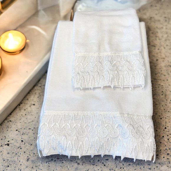 2 White Vintage Lace Fingertips Guest Towels Dream Catchers Bath and Hand Towels - Picture 1 of 5